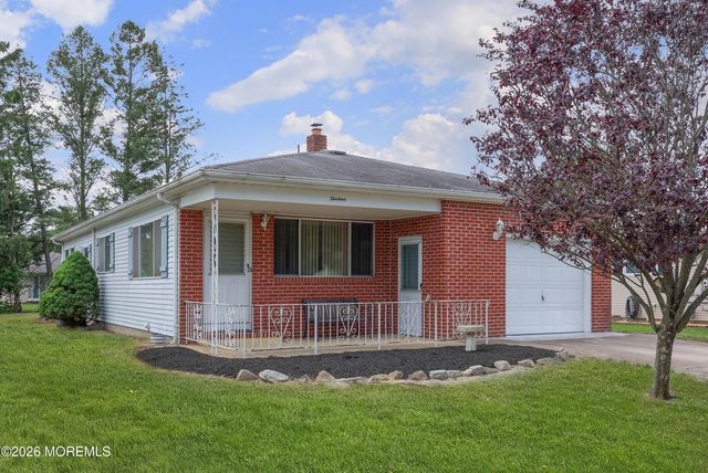 13 Pavilion Street, Toms River, NJ 08757