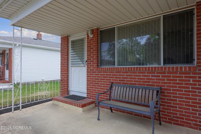 13 Pavilion Street, Toms River, NJ 08757