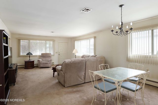 13 Pavilion Street, Toms River, NJ 08757