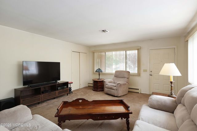 13 Pavilion Street, Toms River, NJ 08757