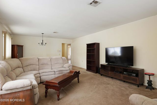 13 Pavilion Street, Toms River, NJ 08757