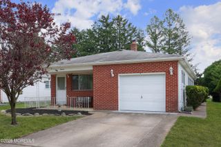 13 Pavilion Street, Toms River, NJ 08757