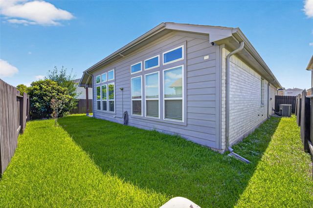 8710 Ruddy Duck Court, Baytown, TX 77521