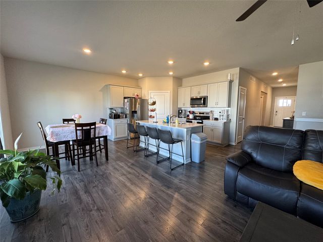 10509 Powell Avenue, Johnston, IA 50131