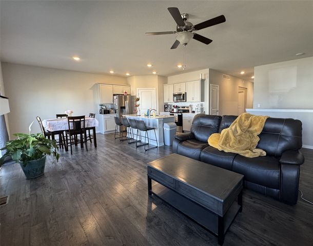 10509 Powell Avenue, Johnston, IA 50131