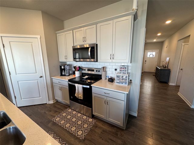 10509 Powell Avenue, Johnston, IA 50131