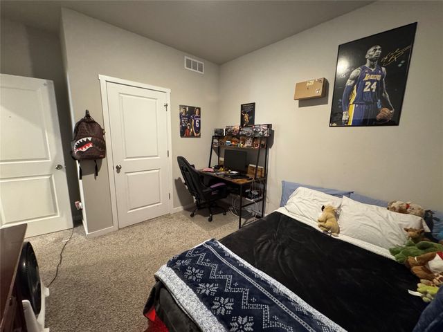 10509 Powell Avenue, Johnston, IA 50131