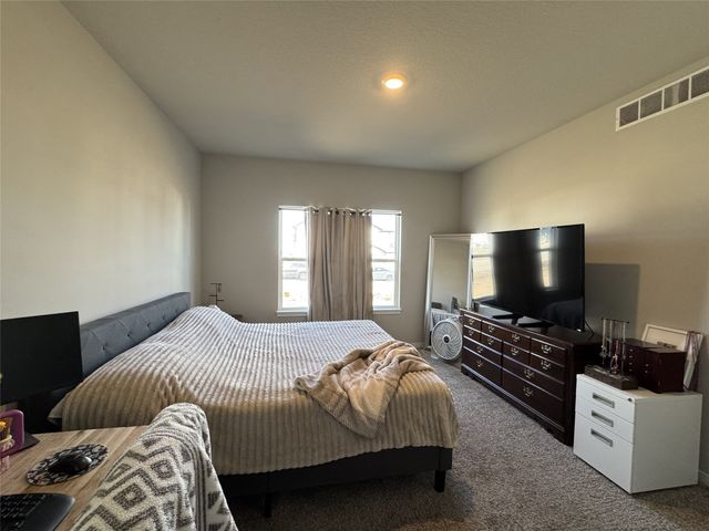 10509 Powell Avenue, Johnston, IA 50131