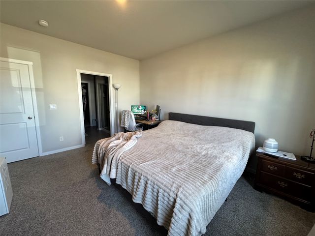 10509 Powell Avenue, Johnston, IA 50131