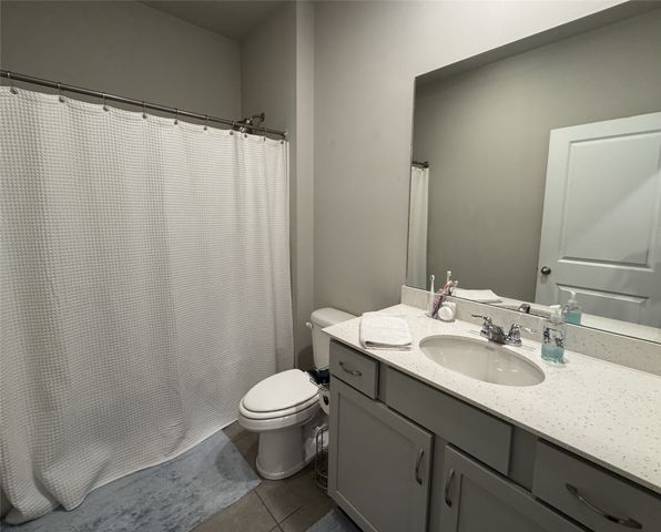 10509 Powell Avenue, Johnston, IA 50131