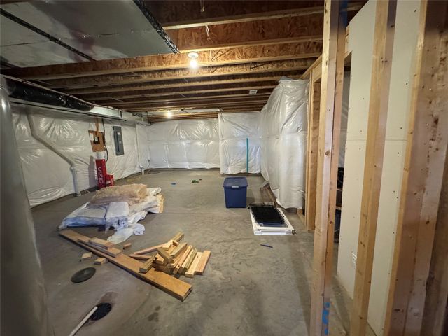 10509 Powell Avenue, Johnston, IA 50131