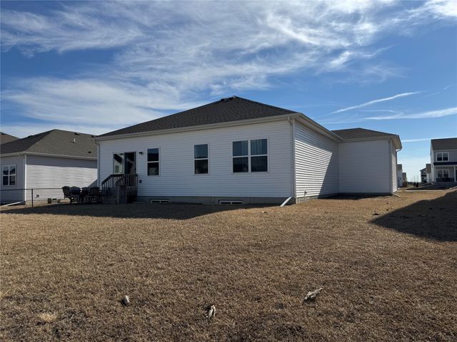 10509 Powell Avenue, Johnston, IA 50131
