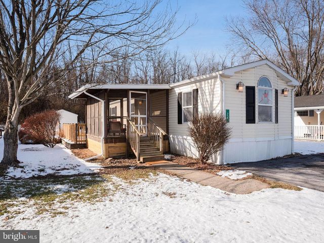 24 HATHAWAY DRIVE, Carlisle, PA 17015