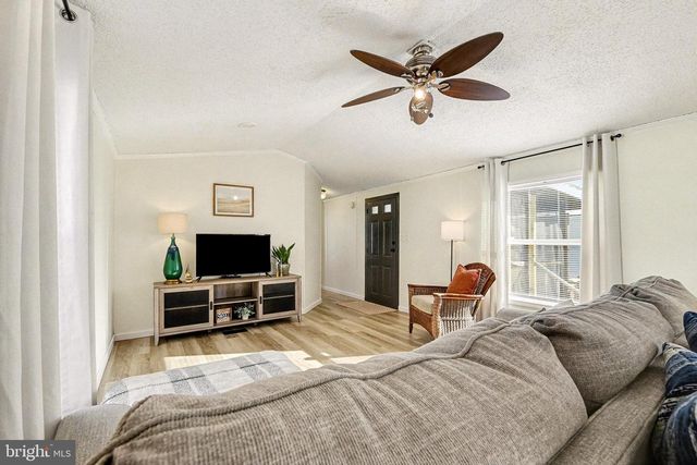 24 HATHAWAY DRIVE, Carlisle, PA 17015