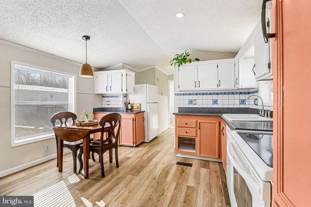 24 HATHAWAY DRIVE, Carlisle, PA 17015