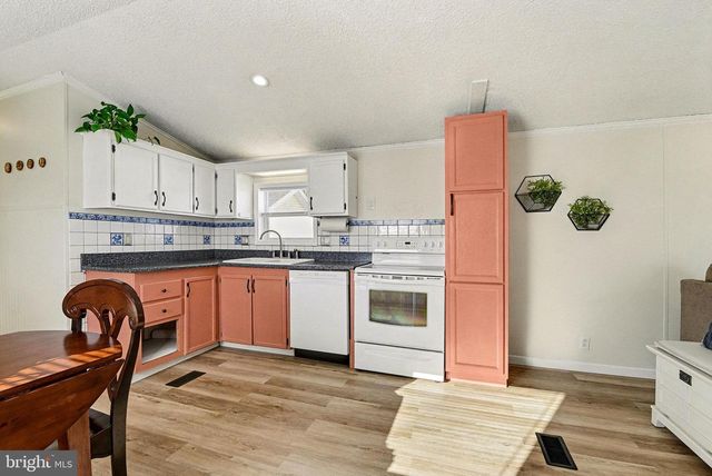 24 HATHAWAY DRIVE, Carlisle, PA 17015