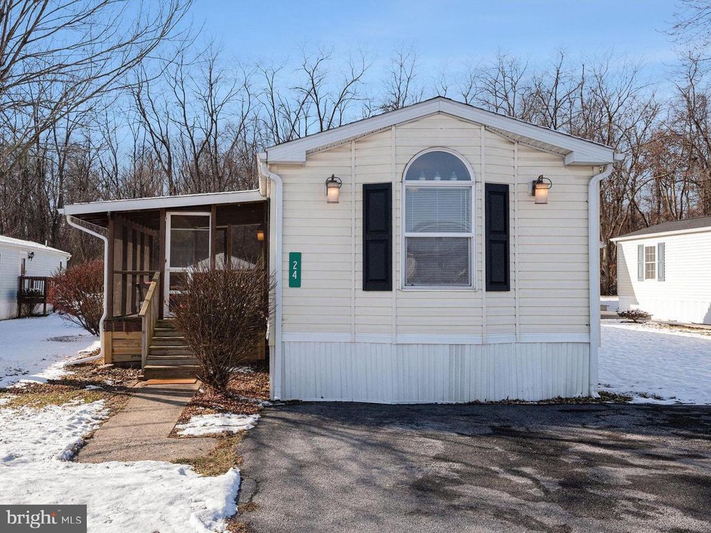 24 HATHAWAY DRIVE, Carlisle, PA 17015