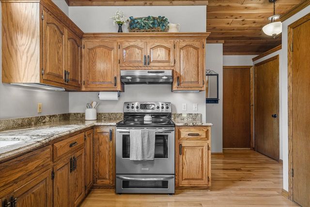 335 W Highland DRIVE, Grafton, WI 53024