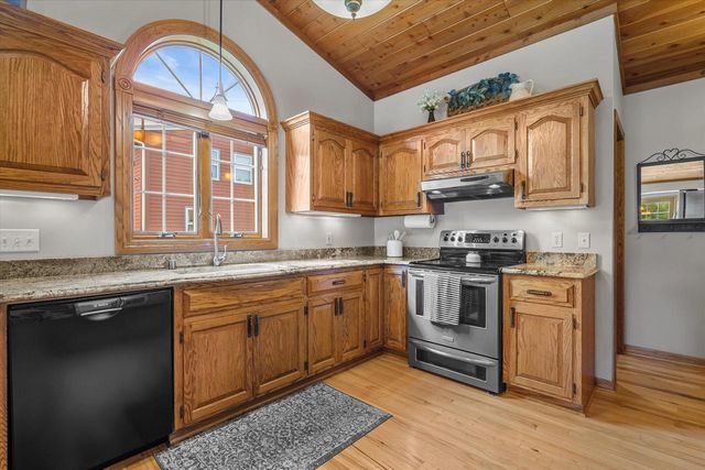 335 W Highland DRIVE, Grafton, WI 53024