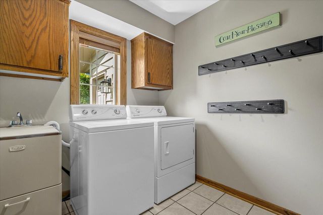 335 W Highland DRIVE, Grafton, WI 53024