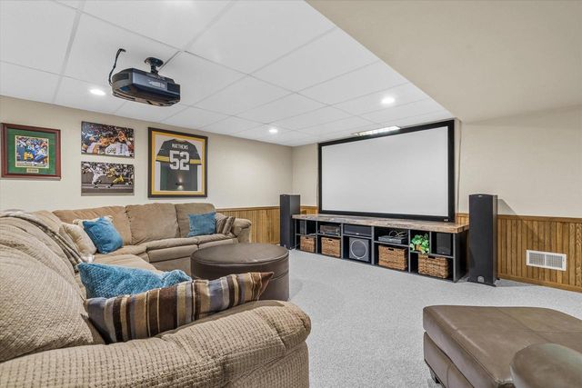 335 W Highland DRIVE, Grafton, WI 53024