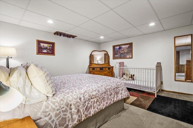 335 W Highland DRIVE, Grafton, WI 53024