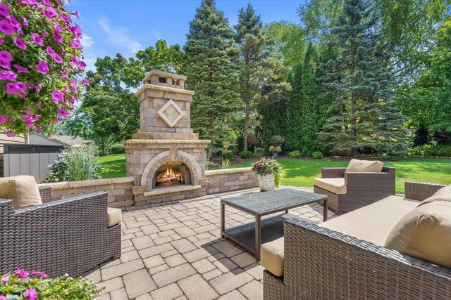 335 W Highland DRIVE, Grafton, WI 53024