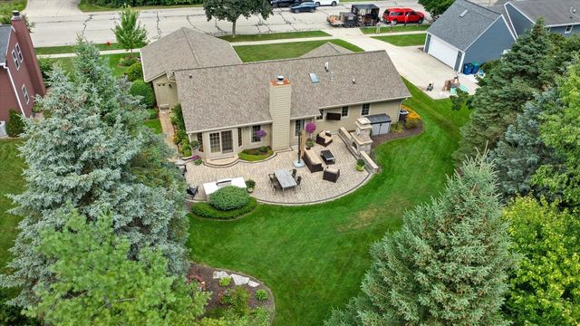 335 W Highland DRIVE, Grafton, WI 53024