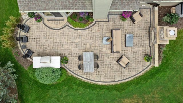 335 W Highland DRIVE, Grafton, WI 53024