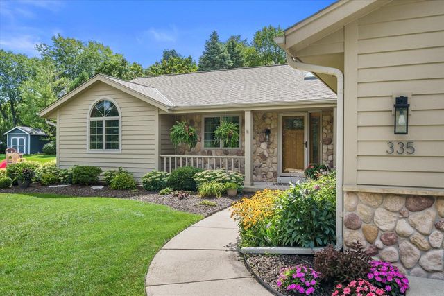 335 W Highland DRIVE, Grafton, WI 53024