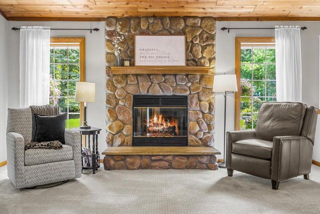335 W Highland DRIVE, Grafton, WI 53024