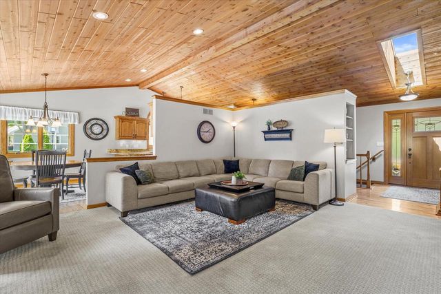 335 W Highland DRIVE, Grafton, WI 53024