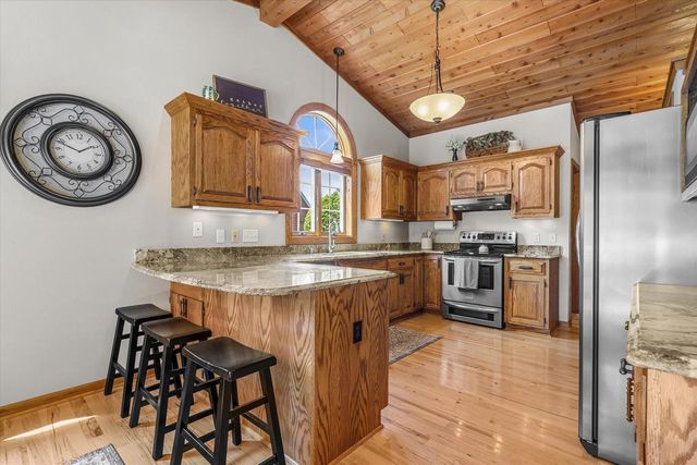 335 W Highland DRIVE, Grafton, WI 53024