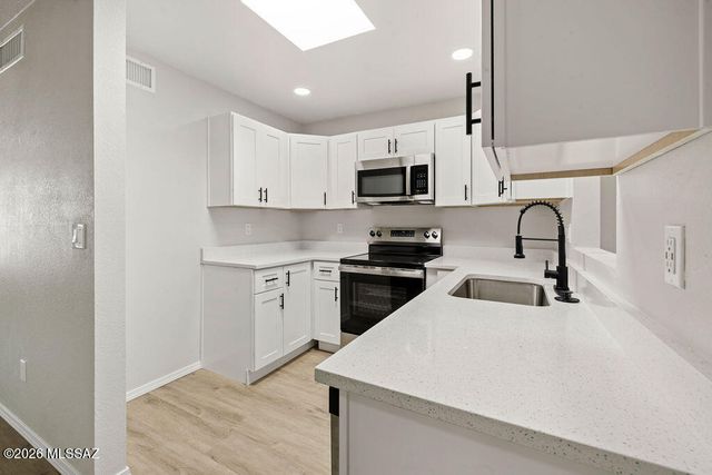 2437 S Saddleback Avenue, Tucson, AZ 85710