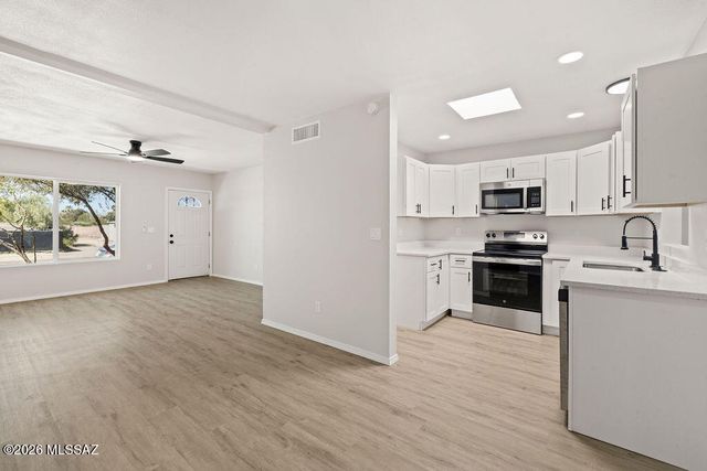 2437 S Saddleback Avenue, Tucson, AZ 85710