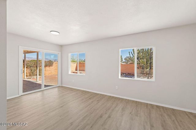 2437 S Saddleback Avenue, Tucson, AZ 85710