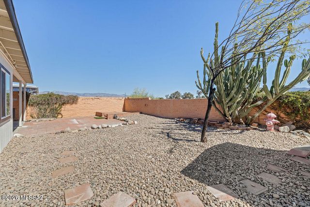 2437 S Saddleback Avenue, Tucson, AZ 85710