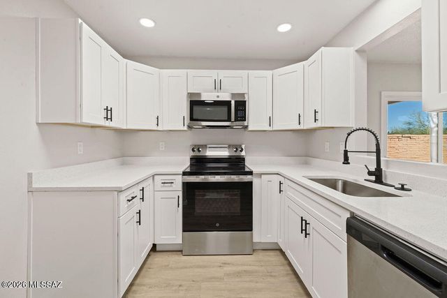 2437 S Saddleback Avenue, Tucson, AZ 85710