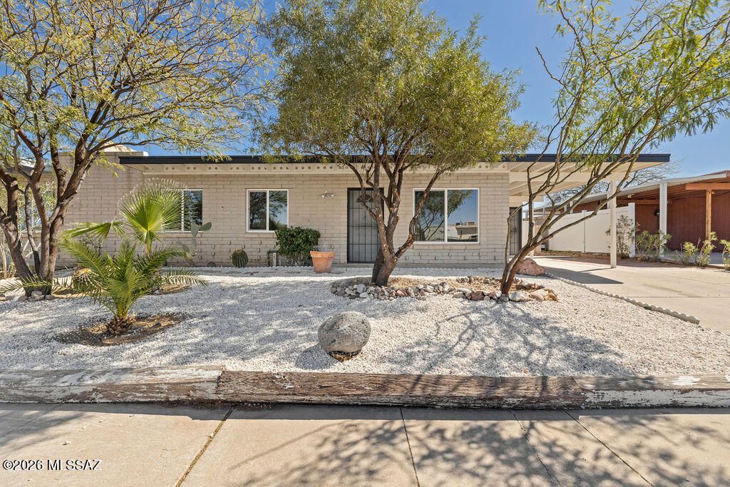 2437 S Saddleback Avenue, Tucson, AZ 85710