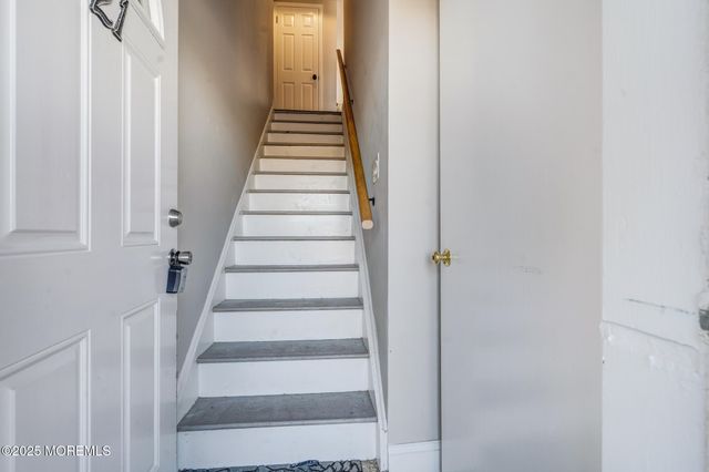 21 Beachway Avenue, Keansburg, NJ 07734