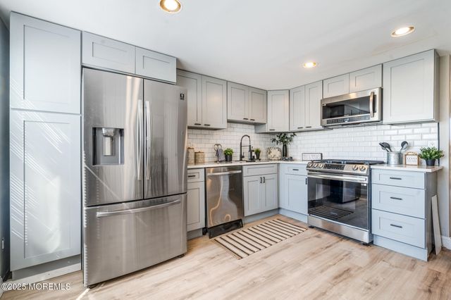 21 Beachway Avenue, Keansburg, NJ 07734