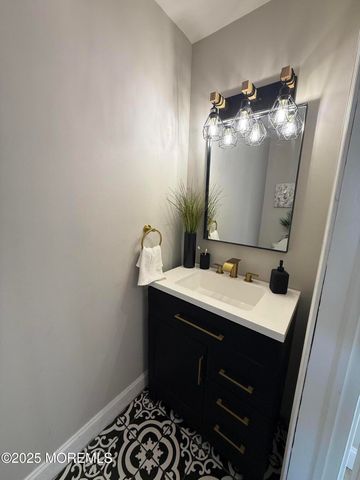 21 Beachway Avenue, Keansburg, NJ 07734