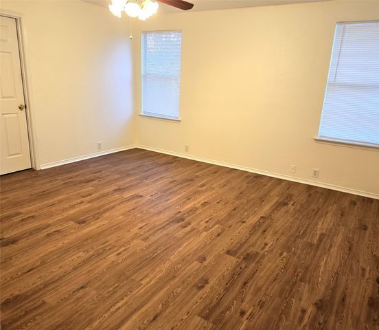 1802 Berkeley Drive, Glenn Heights, TX 75154