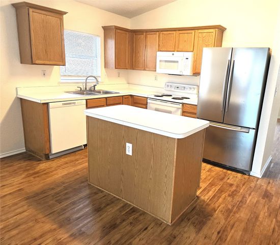 1802 Berkeley Drive, Glenn Heights, TX 75154