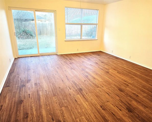 1802 Berkeley Drive, Glenn Heights, TX 75154