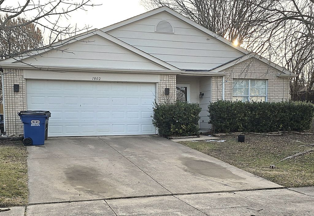 1802 Berkeley Drive, Glenn Heights, TX 75154