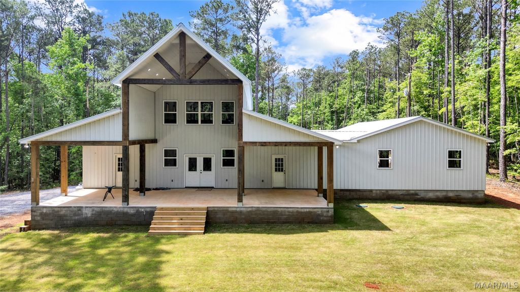 5595 Bradley Road, Wetumpka, AL 36092