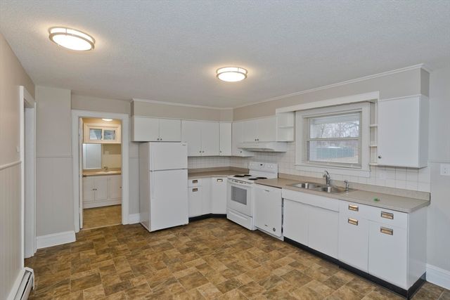 177 Marion St, Chicopee, MA 01013