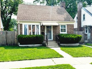 805 Norfolk Avenue, Westchester, IL 60154