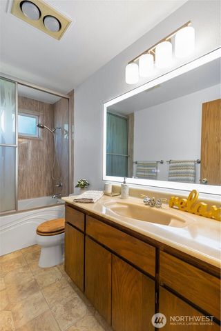 122 Bellflower Road, Bothell, WA 98012